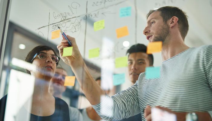 People-Wipeboard-Meeting